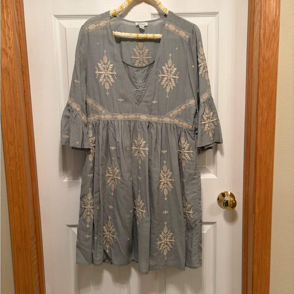Sundance Gray Top with Cream Embroidery